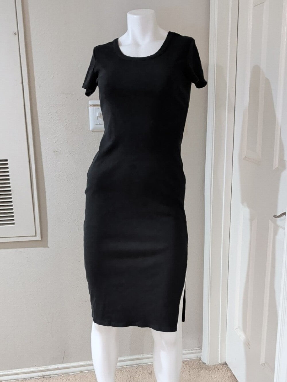 Retro No Boundaries Black Short-Sleeve Midi Dress with Side Slit Women's Medium y2k