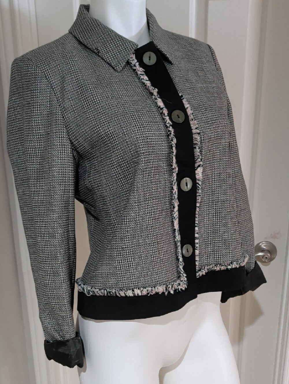 Vintage 1980's Harve Benard Black, White, & Pink 100% Wool Cropped Blazer Women's 10