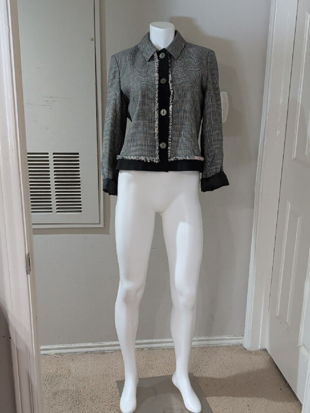 Vintage 1980's Harve Benard Black, White, & Pink 100% Wool Cropped Blazer Women's 10