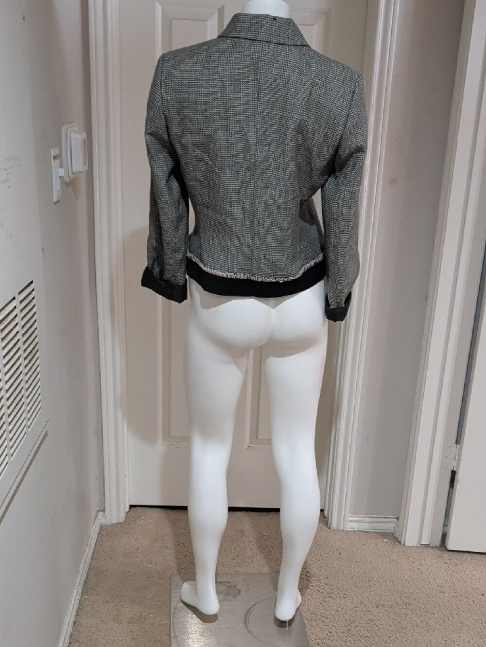 Vintage 1980's Harve Benard Black, White, & Pink 100% Wool Cropped Blazer Women's 10