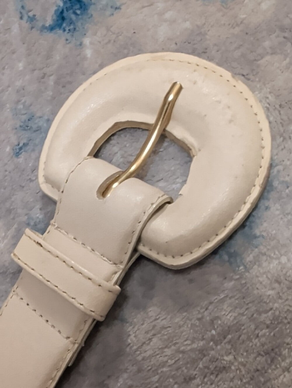 Vintage Cream Leather Belt with Gold-Tone Round Buckle MCM Retro