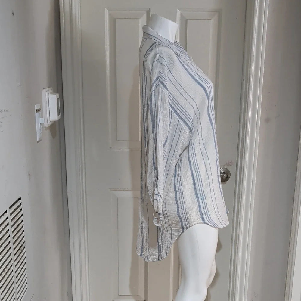 Kona Sol White and Light Blue Striped Oversized Shirt Women's Medium