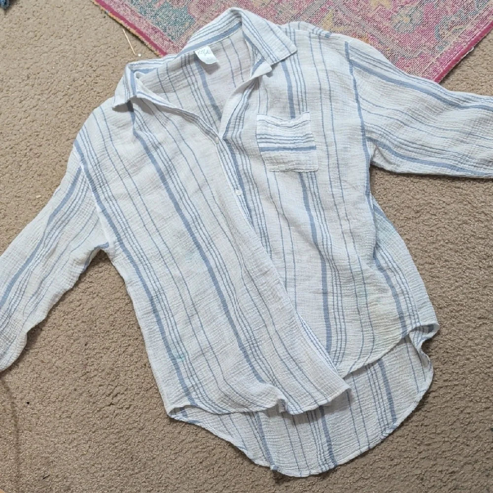 Kona Sol White and Light Blue Striped Oversized Shirt Women's Medium