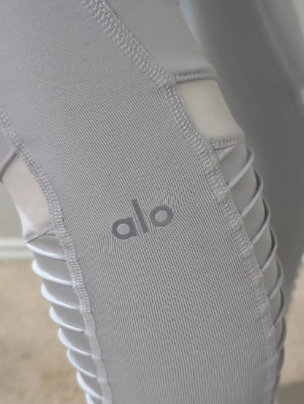 ALO Yoga Light Grey Ribbed Panel High-Waist Leggings XS – The