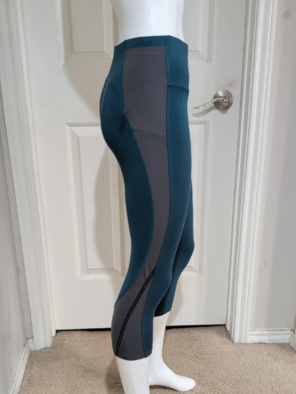Champion Teal High-Waist Cropped Performance Leggings - Women's Medium