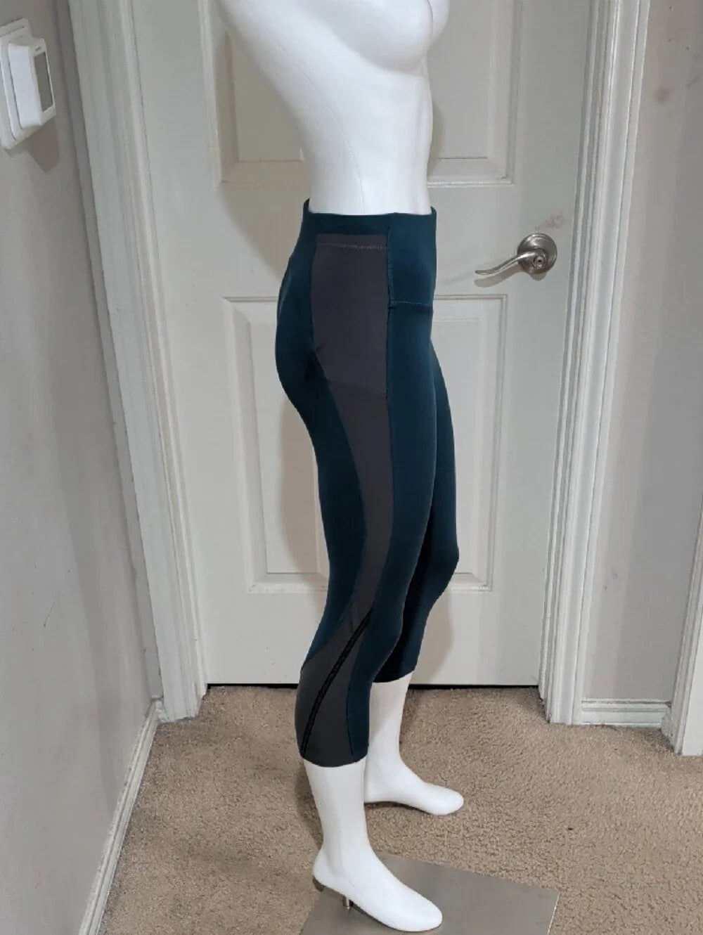 Champion Teal High-Waist Cropped Performance Leggings - Women's Medium
