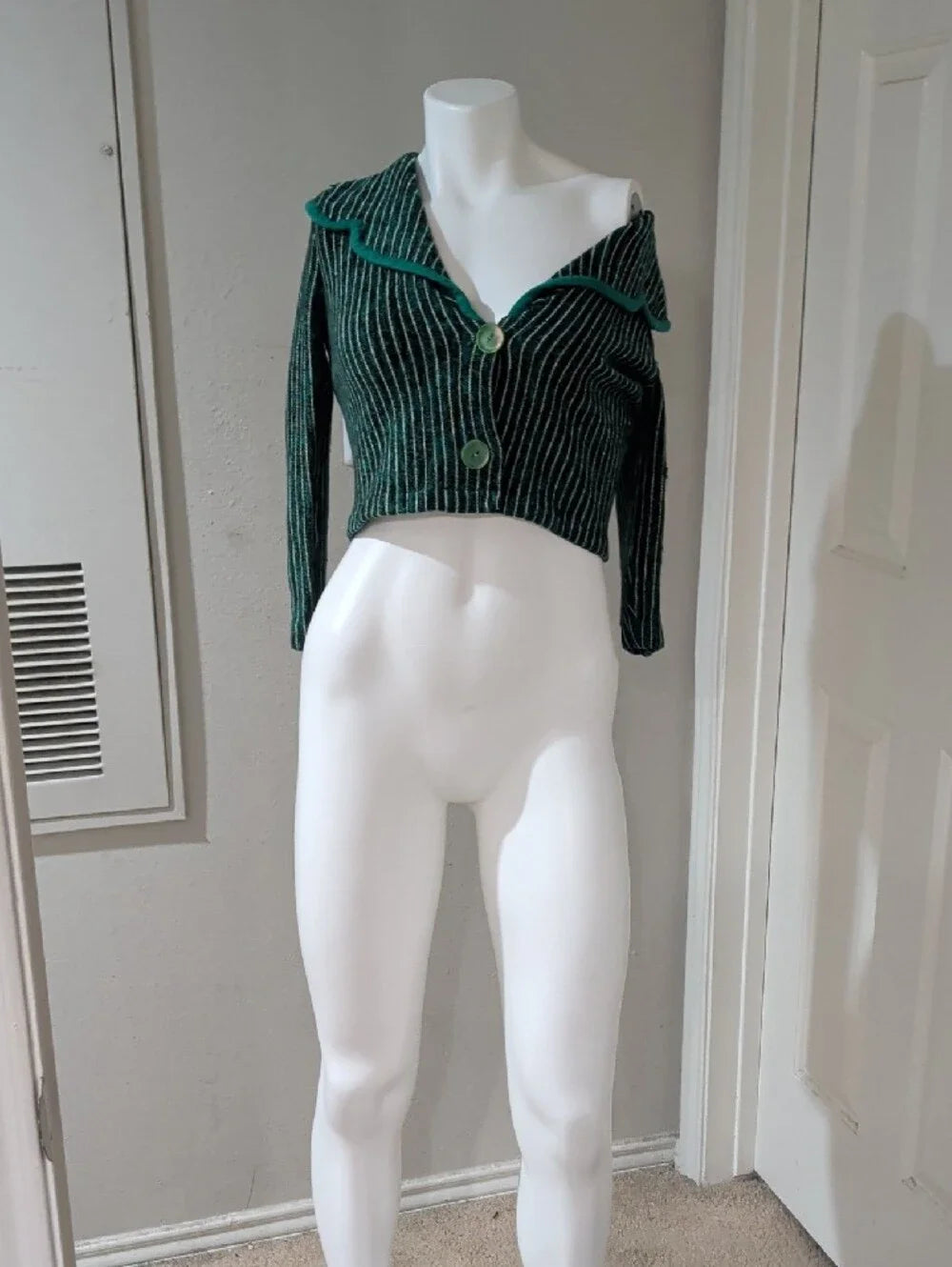 VTG 1960s Green Striped Off-the-Shoulder Cropped Sweater W/ Contrast Trim Sz 10