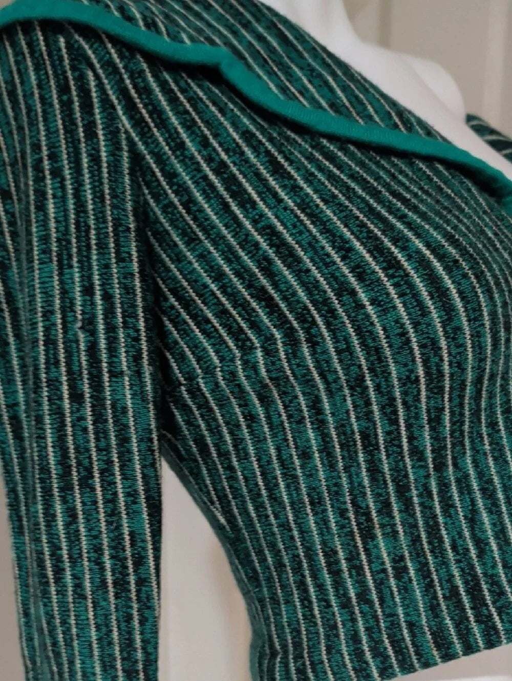 VTG 1960s Green Striped Off-the-Shoulder Cropped Sweater W/ Contrast Trim Sz 10