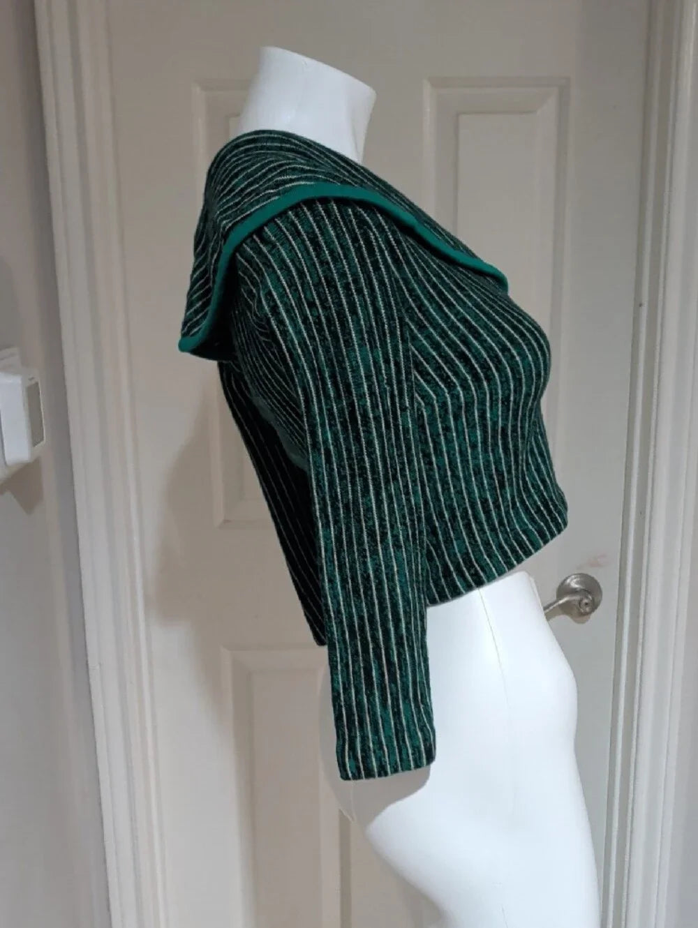 VTG 1960s Green Striped Off-the-Shoulder Cropped Sweater W/ Contrast Trim Sz 10