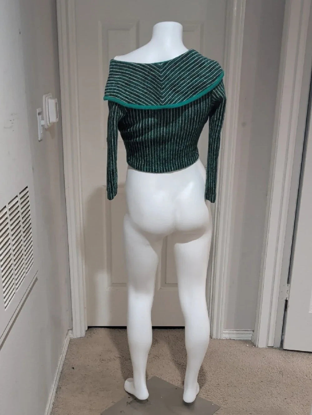 VTG 1960s Green Striped Off-the-Shoulder Cropped Sweater W/ Contrast Trim Sz 10
