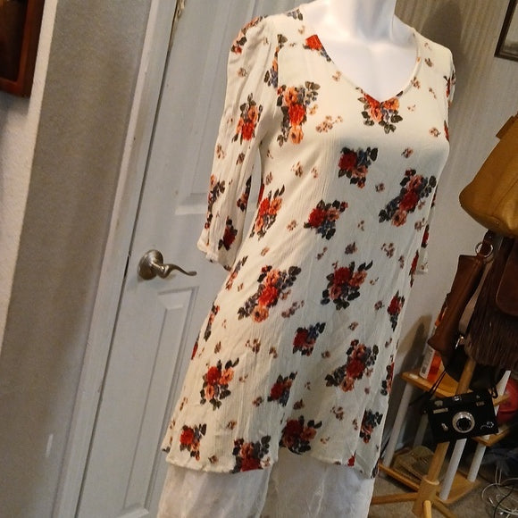 Rose Dress with Lace Detail Women's Small