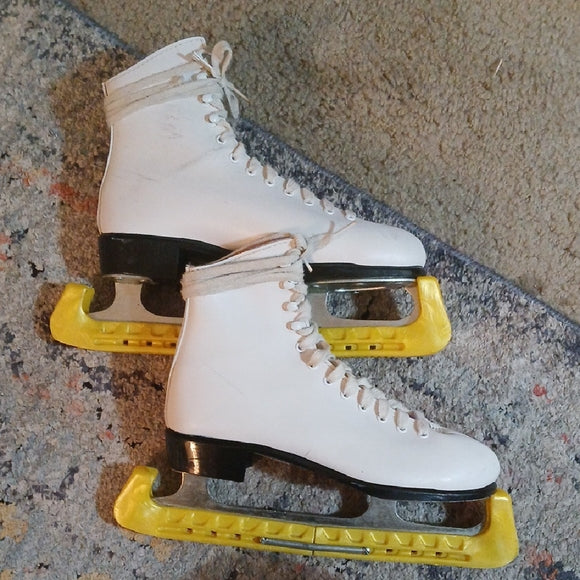 Lange White Ice Skates with Yellow Guards