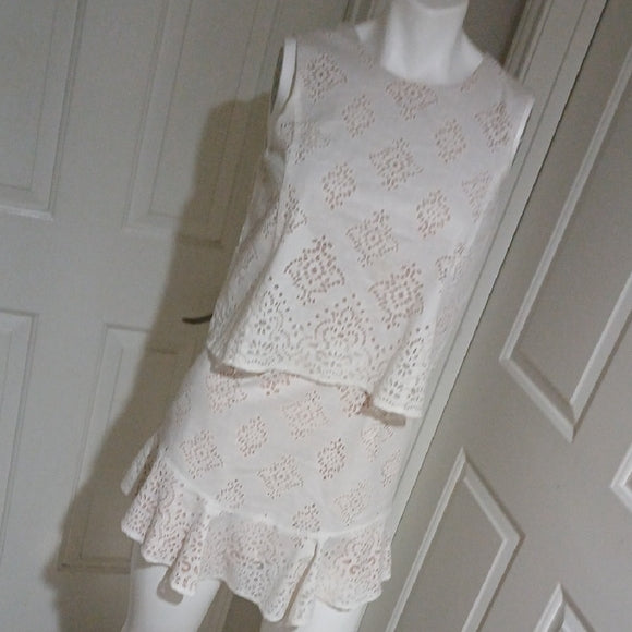 BCBG MAXAZRIA White Lace Sleeveless Backless Dress Size 6