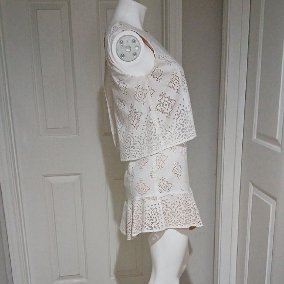 BCBG MAXAZRIA White Lace Sleeveless Backless Dress Size 6