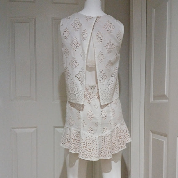 BCBG MAXAZRIA White Lace Sleeveless Backless Dress Size 6
