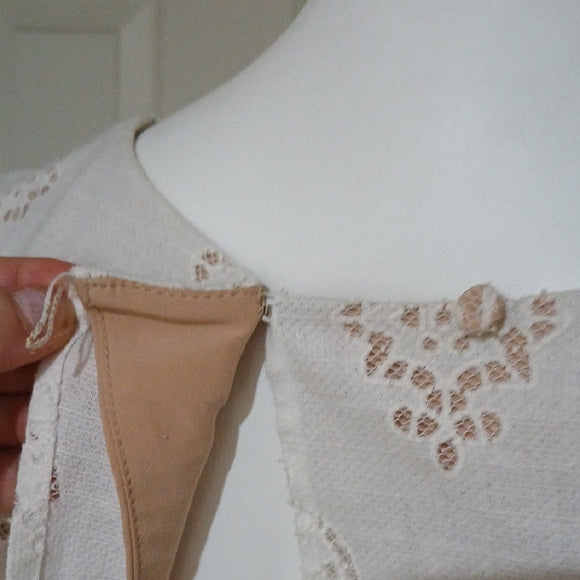 BCBG MAXAZRIA White Lace Sleeveless Backless Dress Size 6