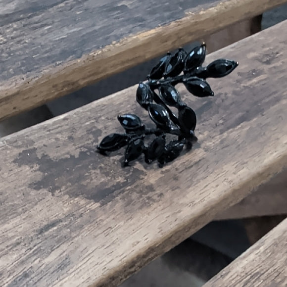 Chic Black Rhinestone Leaf Ring