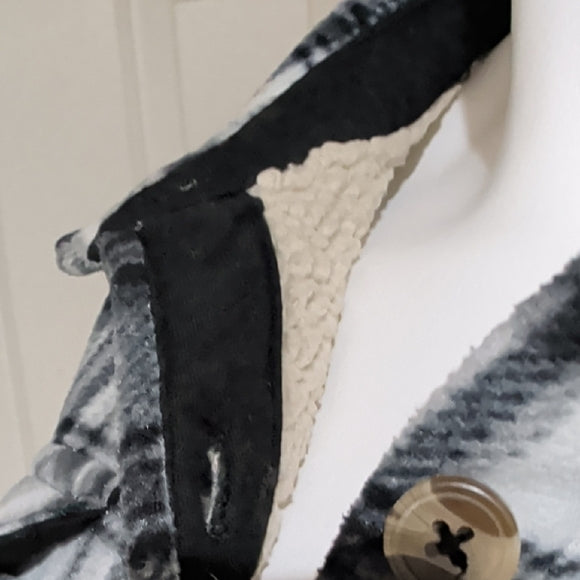 Sage Women's Black and White Plaid Fleece Button Down Shirt S