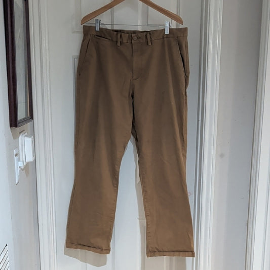 Old Navy Men's Cream Tan Cotton Chino Straight Leg Pants size 38 x 32