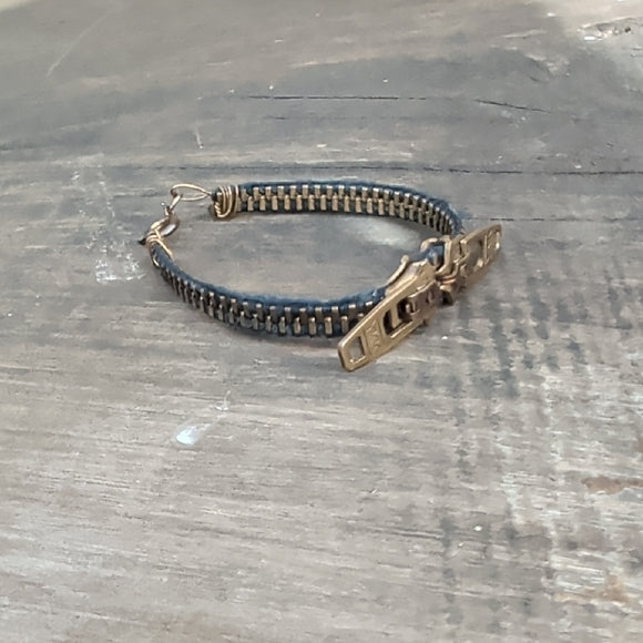 Stylish Zipper Bracelet in Blue and Gold