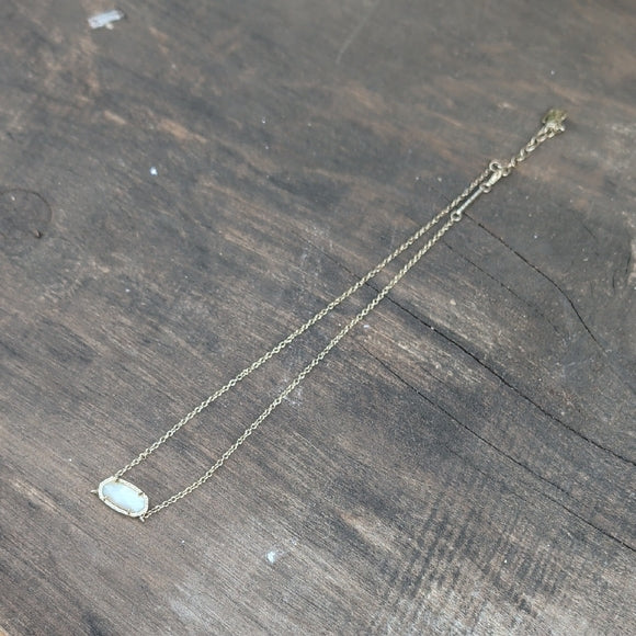 Kendra Scott Elisa 15'' Gold Pendant Necklace In White Opal Adjustable
