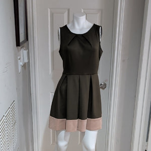 Vintage Teeze Me Elegant Green and Cream Mini Dress Retro L