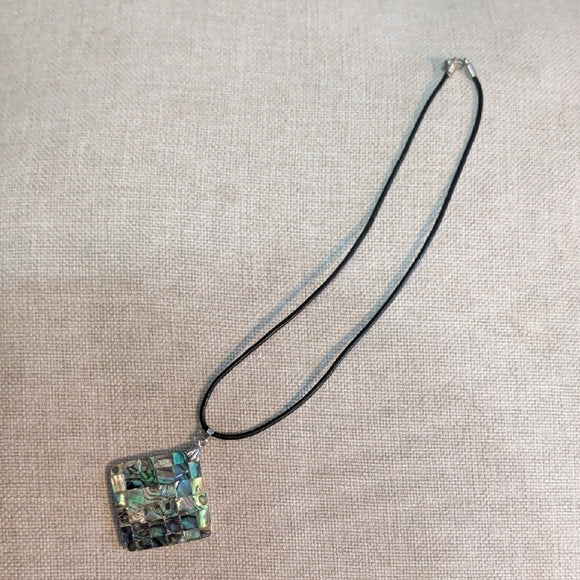 Chic Shell Mosaic Pendant Necklace in Silver and Black