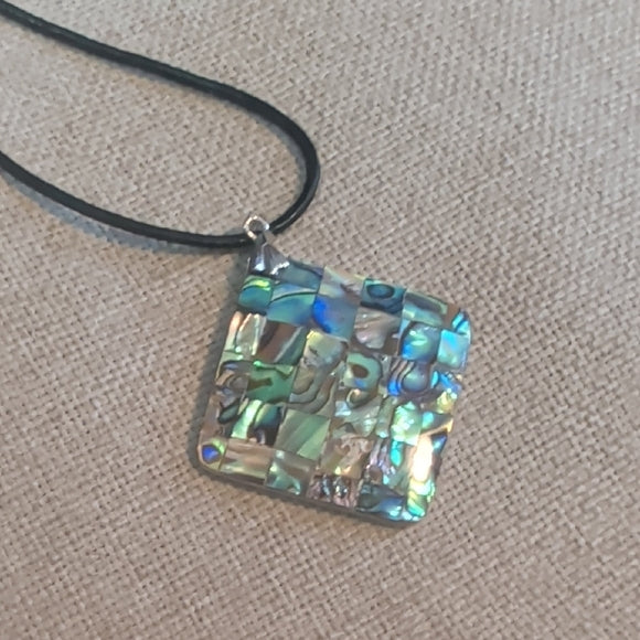 Chic Shell Mosaic Pendant Necklace in Silver and Black