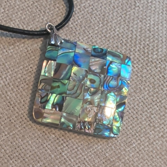 Chic Shell Mosaic Pendant Necklace in Silver and Black