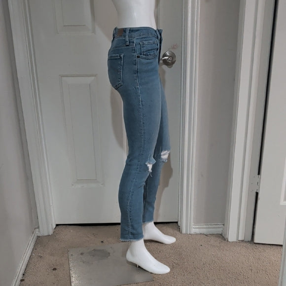 MaxStudio Classic Blue Skinny Jeans with Distressed Details size 2