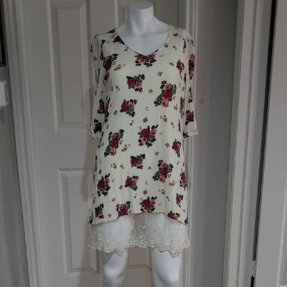 Rose Dress with Lace Detail Women's Small