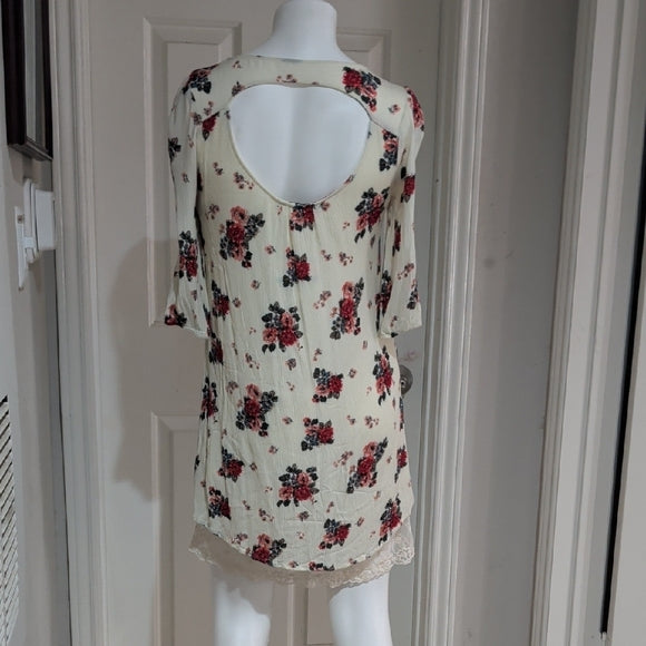 Rose Dress with Lace Detail Women's Small