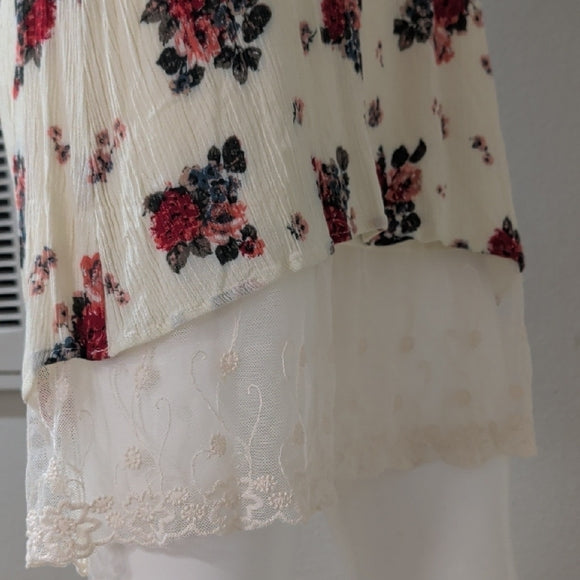 Rose Dress with Lace Detail Women's Small