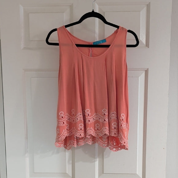 Elegant Coral Cropped Sleeveless Blouse with Lace Detail M
