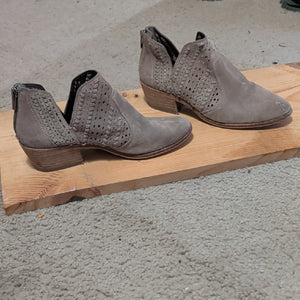 Vince Camuto Taupe Ankle Booties Women's 9M