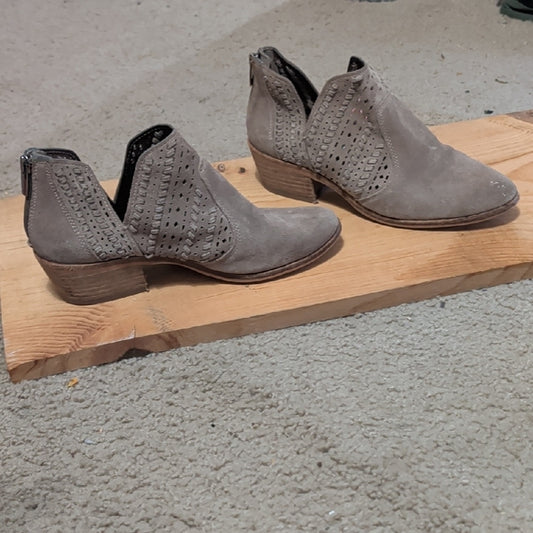 Vince Camuto Taupe Ankle Booties Women's 9M