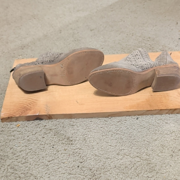 Vince Camuto Taupe Ankle Booties Women's 9M