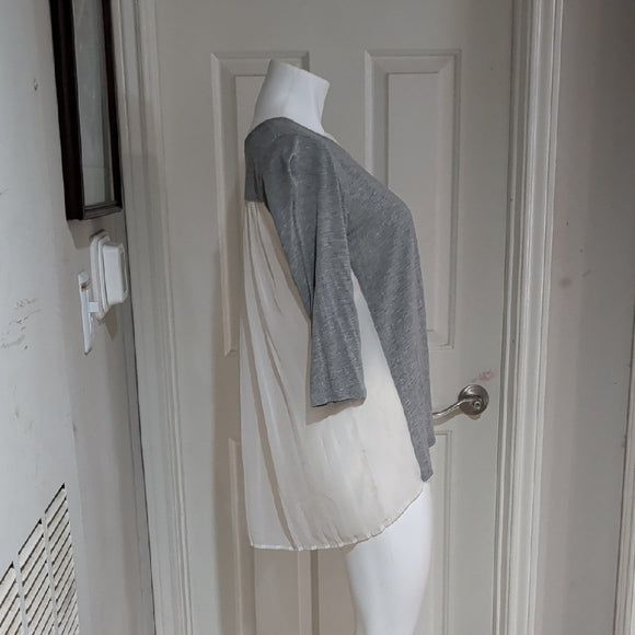 Apt. 9 Gray and Cream Long Sleeve Top Women's Medium