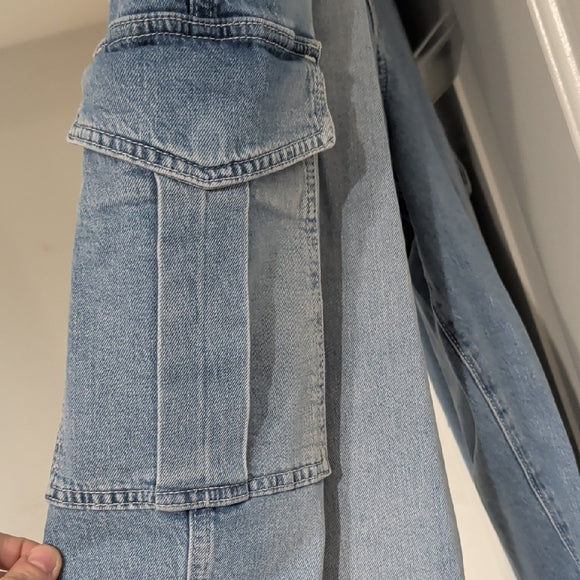 Women's Relaxed Fit Light Blue Cargo Jeans Size 33/16R