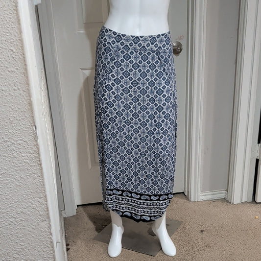 Faded Glory Blue and White Patterned Rayon Skirt Women's M (8-10)