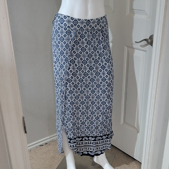 Faded Glory Blue and White Patterned Rayon Skirt Women's M (8-10)