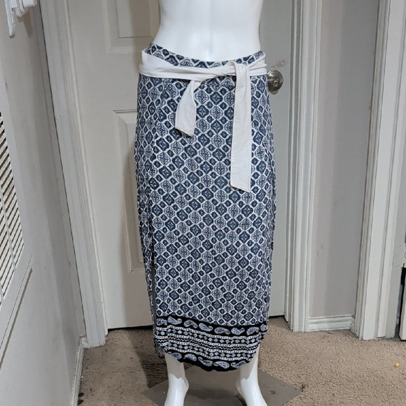 Faded Glory Blue and White Patterned Rayon Skirt Women's M (8-10)