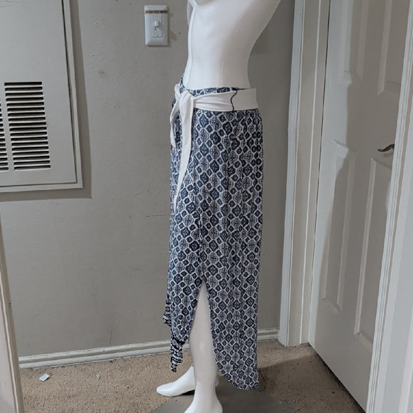 Faded Glory Blue and White Patterned Rayon Skirt Women's M (8-10)