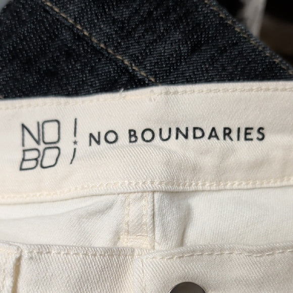 No Boundaries White Fringe Denim Shorts Women's 9 NWOT