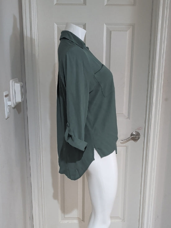 Fortune+Ivy Button-Front Tie Hem Blouse in Sage Green Women's Medium