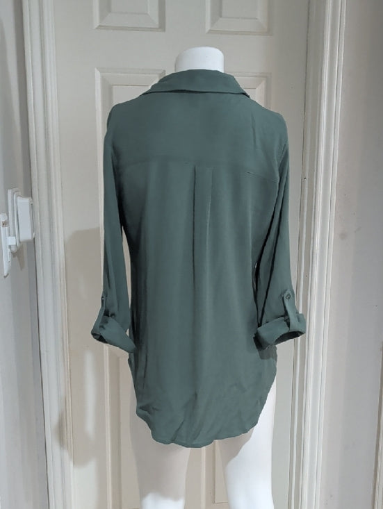 Fortune+Ivy Button-Front Tie Hem Blouse in Sage Green Women's Medium