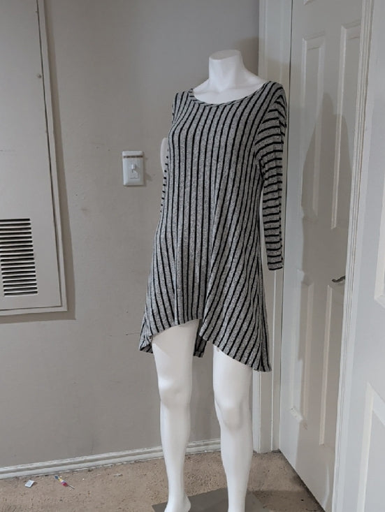 COIN1804 Los Angeles Striped Gray & Black Swing Tunic Dress Women's Large