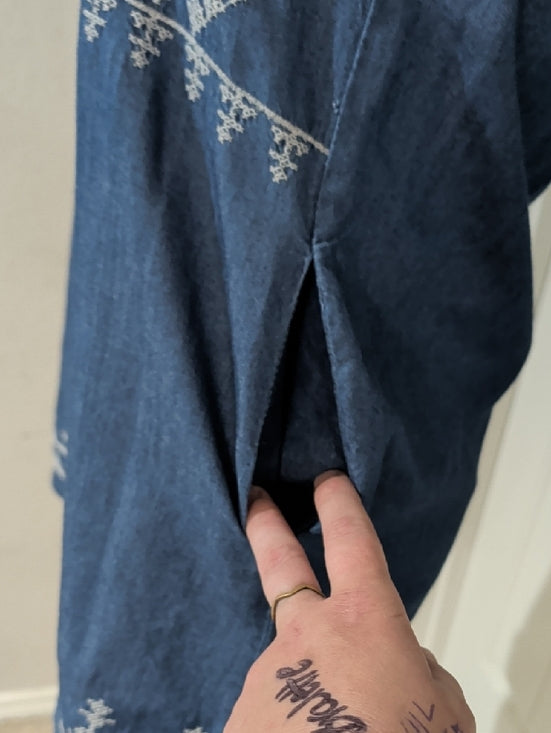 Romeo & Juliet Couture Navy Blue Top with White Embroidery Women's XS