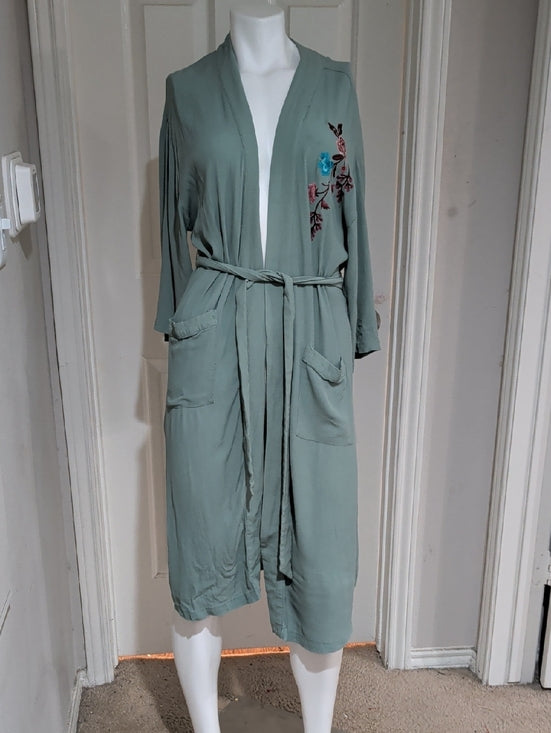 Xhilaration Sage Green Lightweight Embroidered Robe Women's Small