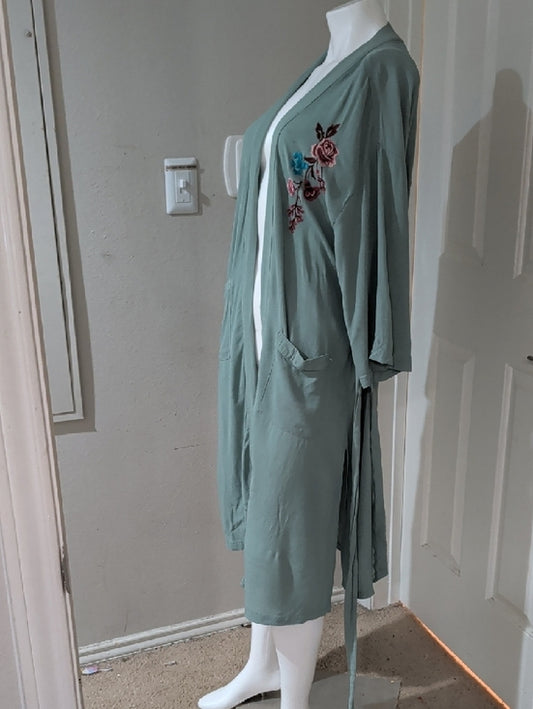 Xhilaration Sage Green Lightweight Embroidered Robe Women's Small